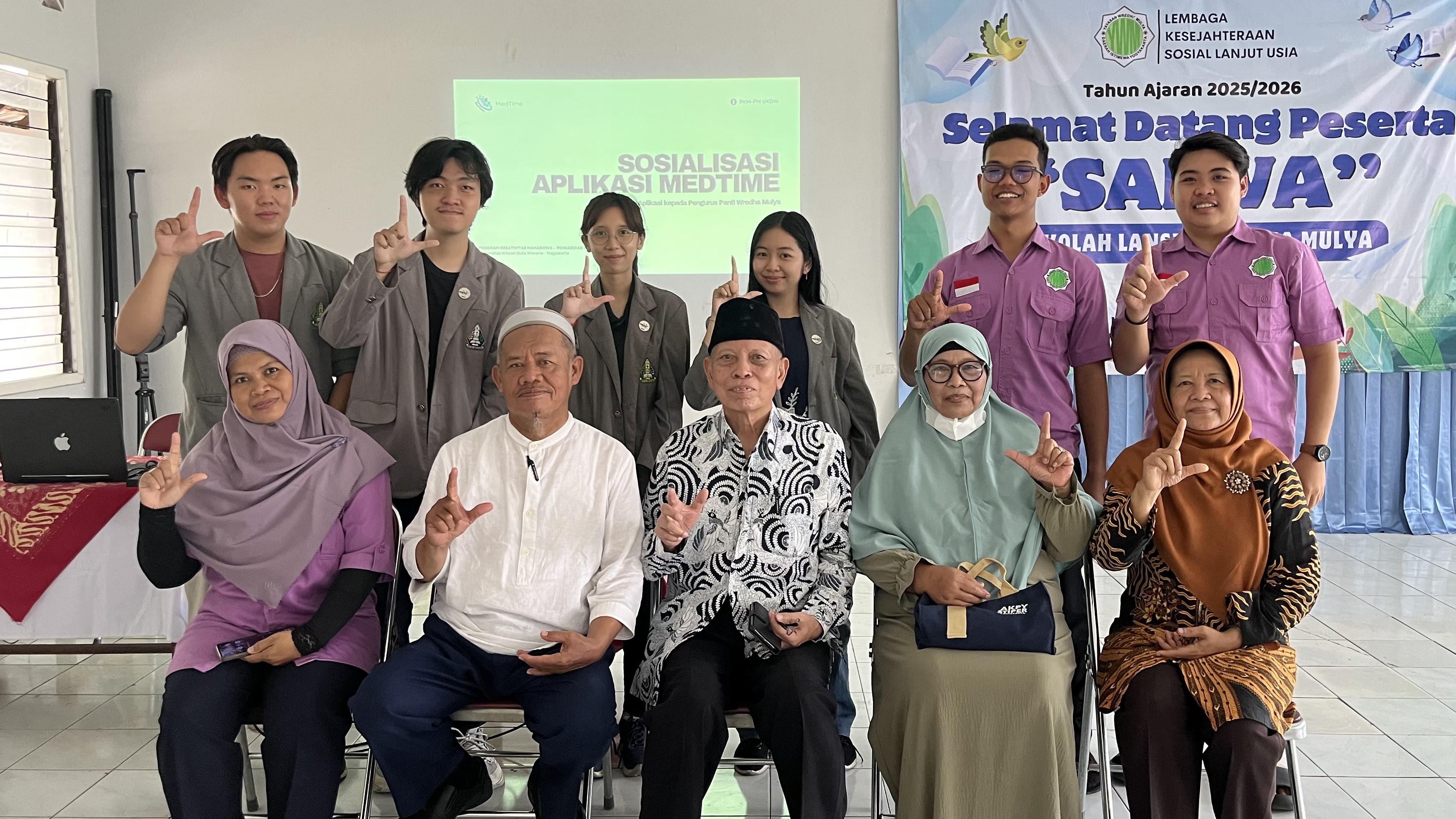 Sosialisasi Bersama Mahasiswa UKDW Terkait Pembuatan Aplikasi dan Alat MedTime