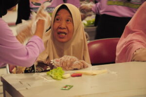 Sandwich with a Purpose: Resep Sederhana Asah Kognitif Oma Opa di Yayasan Wredha Mulya