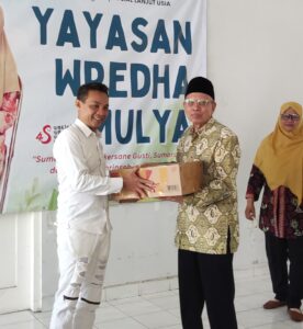 Grooming with Heart: Saat Sentuhan Katto Hair Design Menghadirkan Senyum Baru di Yayasan Wredha Mulya