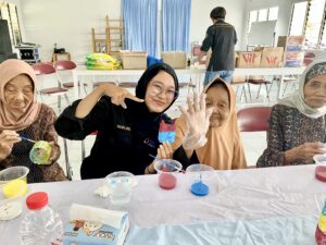 Aksi Nyata Mahasiswa: Himpunan Plastik & Karet Politeknik ATK Gelar Bakti Sosial Kreatif