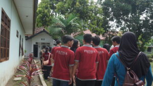 Kehangatan yang Melintasi Generasi: Kunjungan Bakti Sosial Alumni Tonti BAWARA SMP N 8 Yogyakarta di Yayasan Wredha Mulya